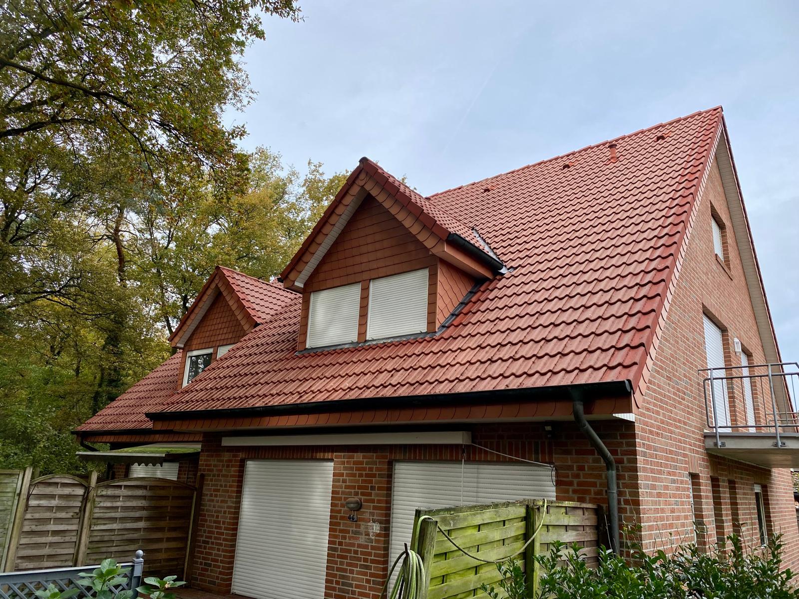 Gereinigtes und gesch&uuml;tztes Dach im Feriengebiet.